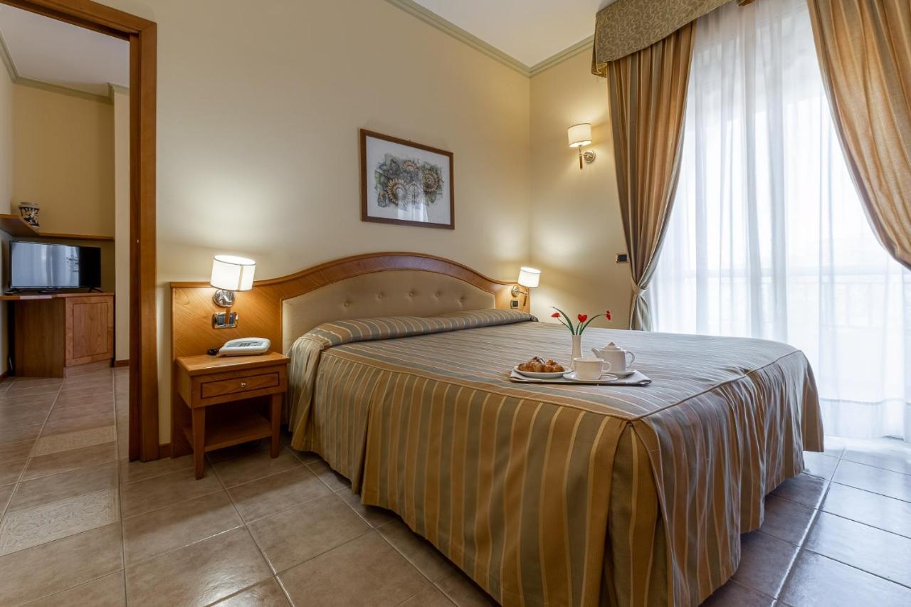 Hotel Relax Сиракузы Экстерьер фото