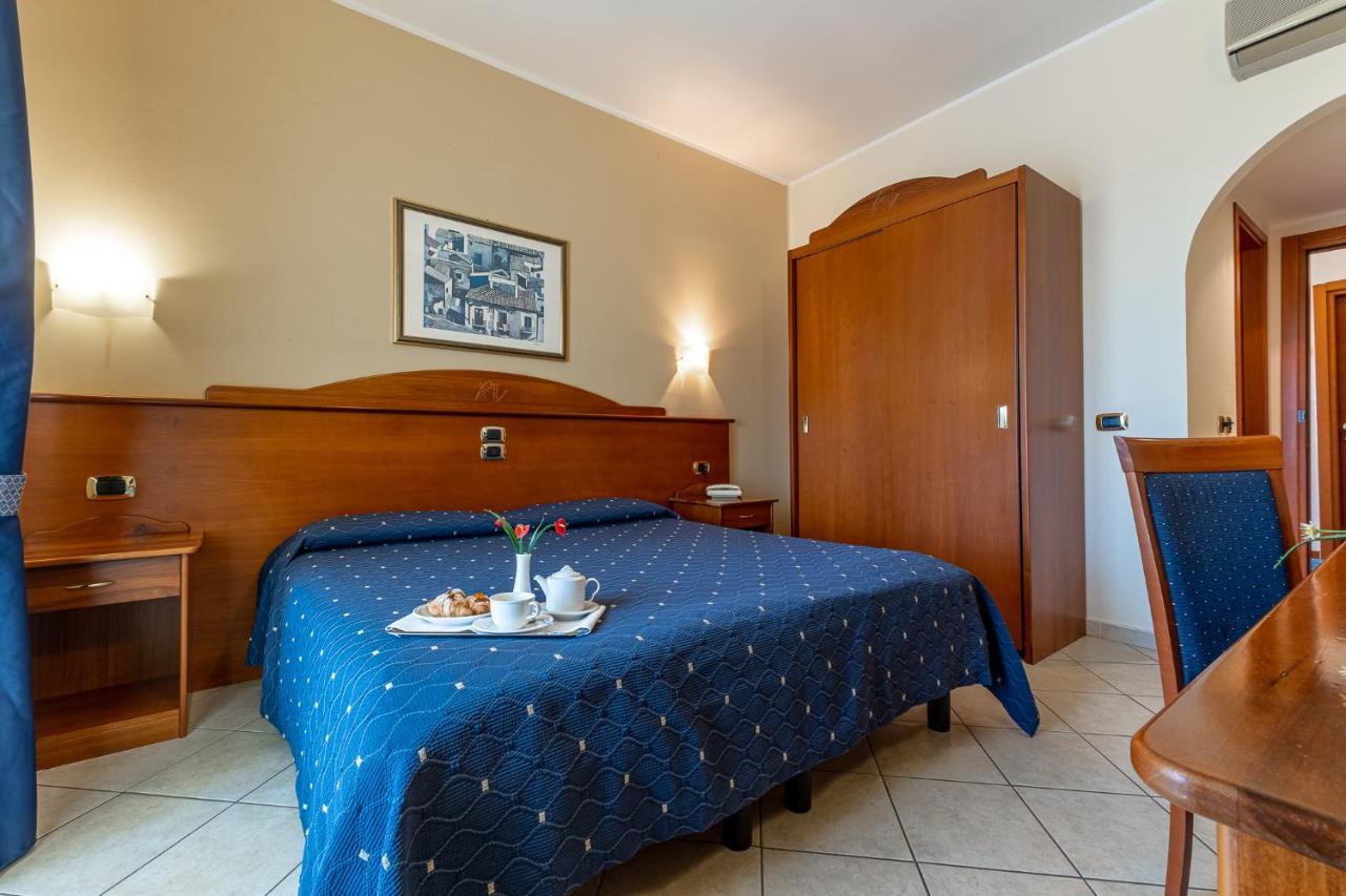 Hotel Relax Сиракузы Экстерьер фото